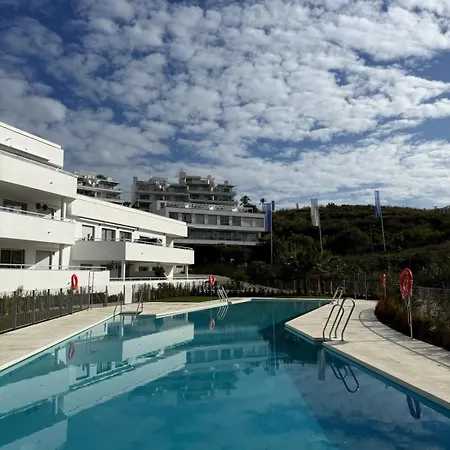 Cancelada - Modern 3-bedroom With Great Views 에스테포나