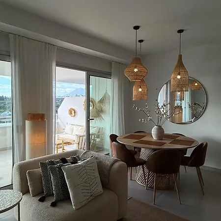 Cancelada - Modern 3-bedroom With Great Views Lejlighed