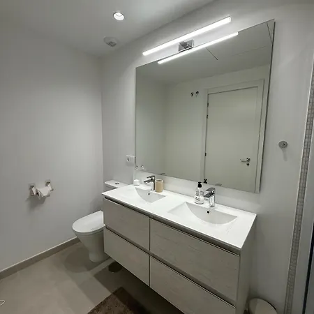 Cancelada - Modern 3-bedroom With Great Views 아파트 에스테포나