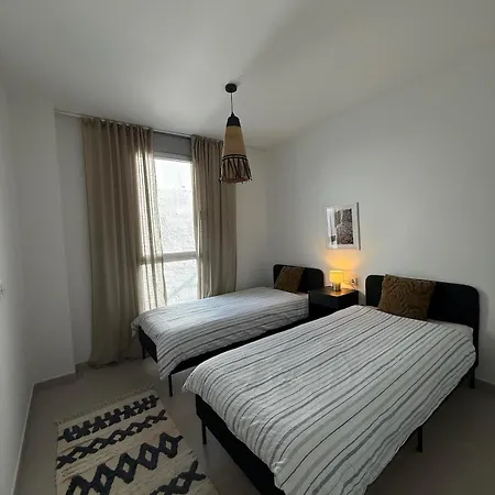 Cancelada - Modern 3-bedroom With Great Views 아파트