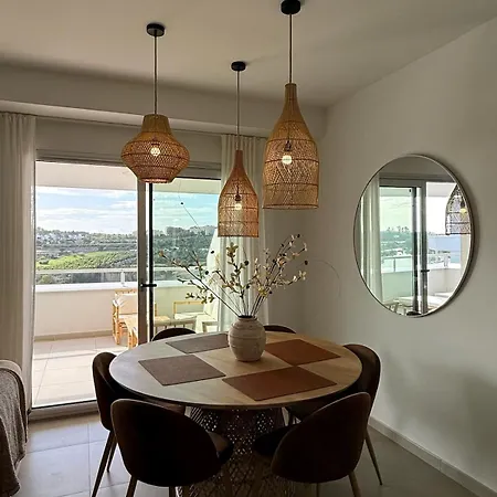 Cancelada - Modern 3-bedroom With Great Views Lejlighed *