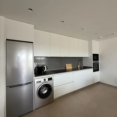Cancelada - Modern 3-bedroom With Great Views * 에스테포나