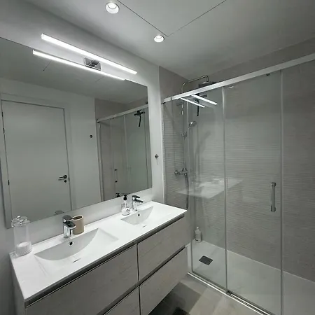 Cancelada - Modern 3-bedroom With Great Views Lejlighed *