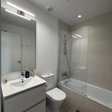 Cancelada - Modern 3-bedroom With Great Views * 에스테포나